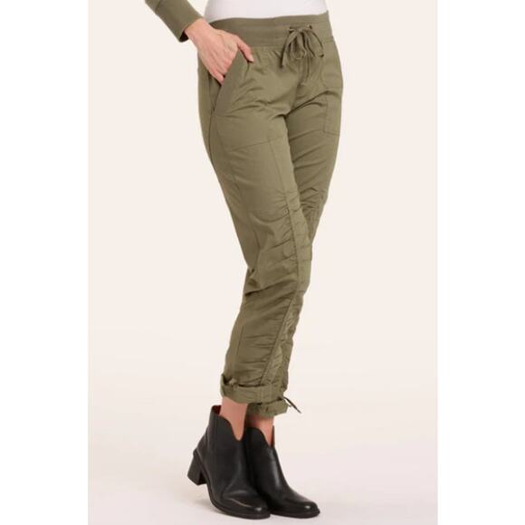 XCVI Pants - NWT XCVI Wearables Jules Pant Green L Ruched Ankles Travel